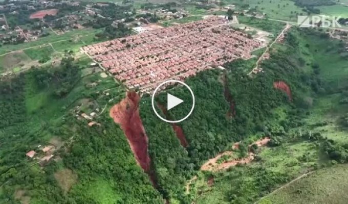 In Brazil, the city of Buritikupu is gradually collapsing into a funnel in the ground