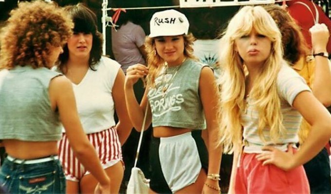 Шорты Dolphin: любимая модная фишка девушек-подростков 80-х (21 фото)