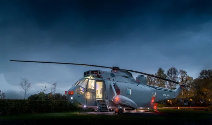 Military Helicopter Converted into Unique Hotel Suite (6 photos)