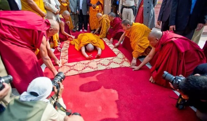 Tibetan method of cleaning karma, which only a few can master (12 photos)