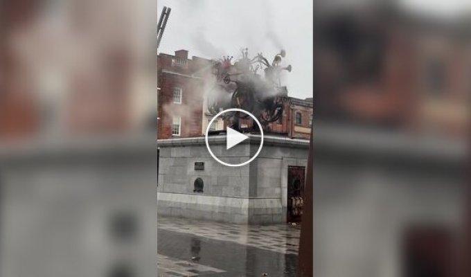 «Механический зверь», который оживает каждый день