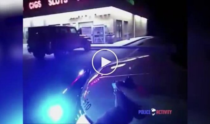 Американский полицейский застрелил дебошира, душившего жену