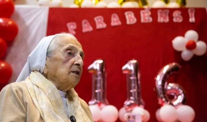 116-year-old nun revealed the secret of longevity - prayer and daily routine (4 photos)