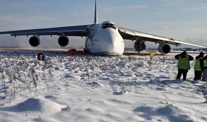 Аварийная посадка Ан-124 "Руслан" в Новосибирске (9 фото + 1 видео)
