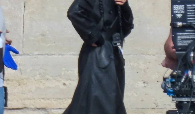 Wednesday returns: first stills from the filming of the new season released (8 photos)