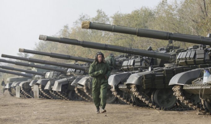 Бои под Красногоровкой. Террористы с танками пытаются продвинуться к Невельскому