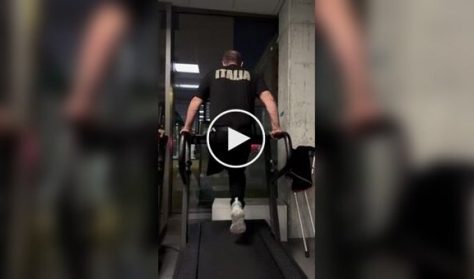 Итальянские паралимпийцы на беговой дорожке