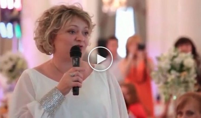 Мама произнесла речь на свадьбе дочери