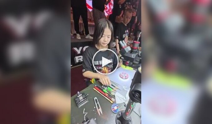 Девушка выиграла конкурс по ремонту процессоров