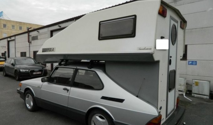 Strange but cool: a classic camper from the 1980s to install on the Saab 900 (8 photos)
