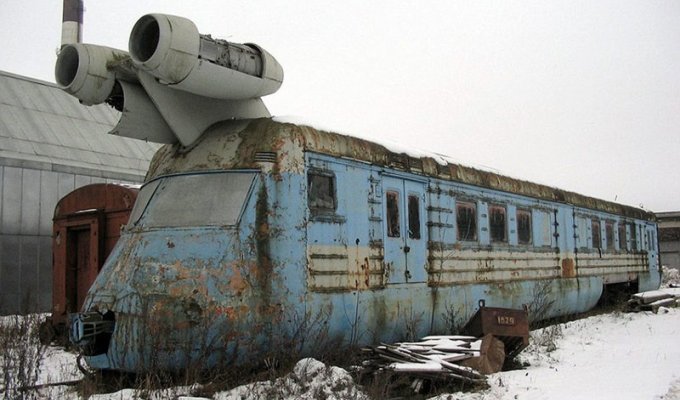 Советский реактивный поезд, который должен был изменить будущее (5 фото)