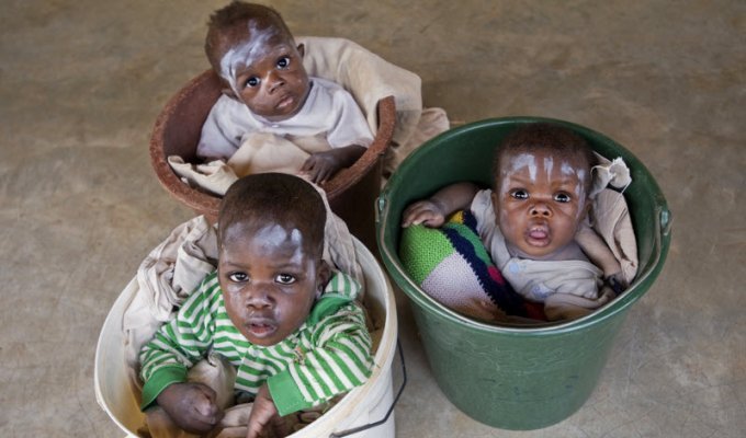 За гранью бедности: портреты детей (14 фото)