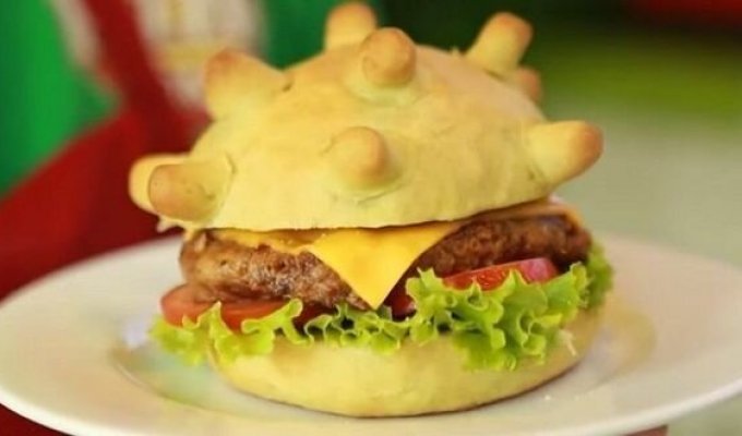 Во Вьетнаме клиентам закусочной предложили "коронабургер" (1 фото)