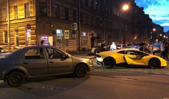 Блогер Димас разбил Lamborghini в центре Петербурга (4 фото + видео)