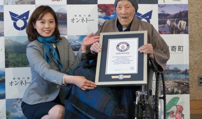 112-летний японец-сладкоежка признан старейшим человеком в мире (5 фото)