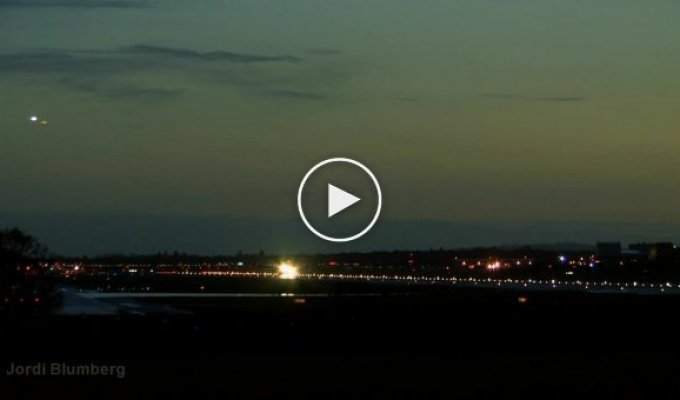 Красивый Timelapse аэропорта во время восхода солнца