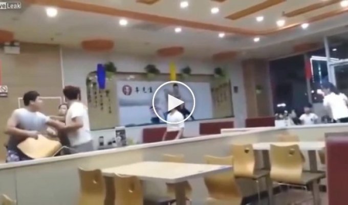 Нешуточные разборки в китайском ресторанчике