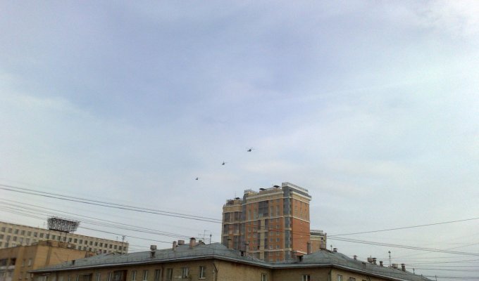 Подготовка авиации в Москве (2 фото)