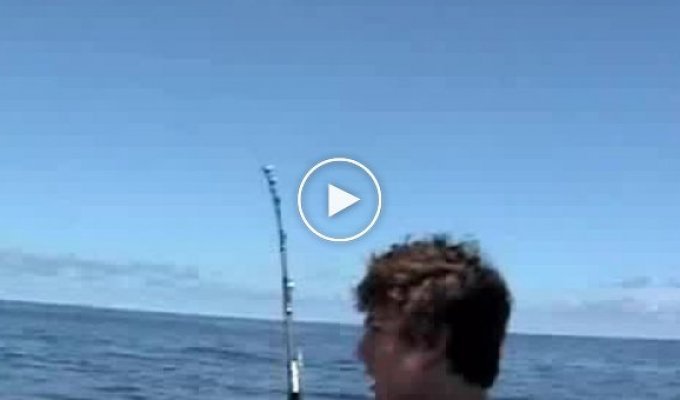 Рыба атаковала рыбаков