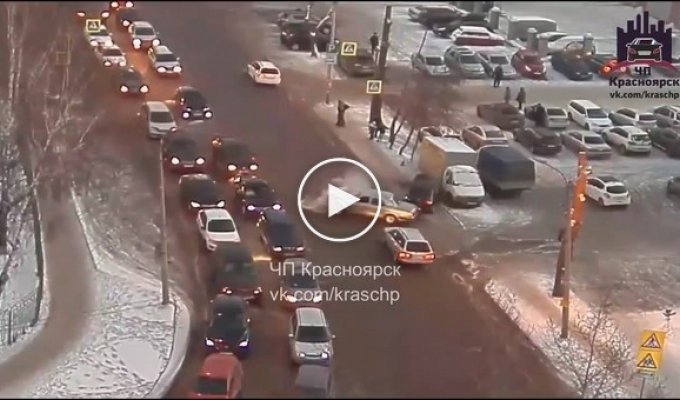 Авария в Красноярске с возгоранием волги