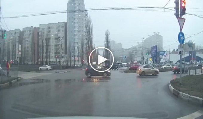 Столкновение маршрутки и «четырнадцатой» в Воронеже