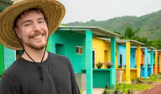 "Мы помогаем людям": блогер построил 100 домов и раздал их нуждающимся семьям (3 фото + 1 видео)