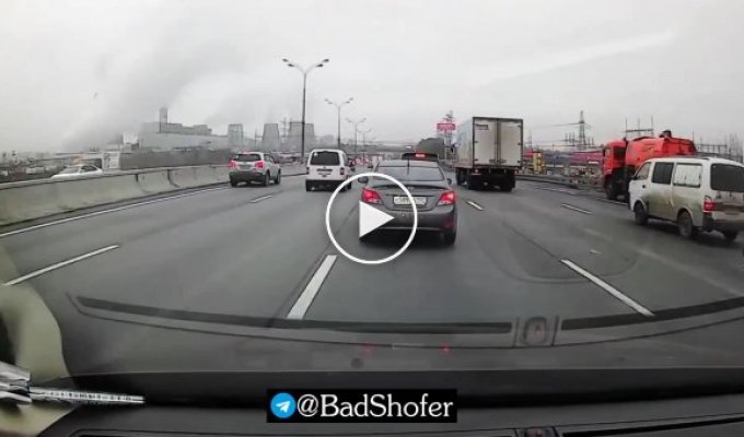 Calm and collected driver avoids collision with idiot