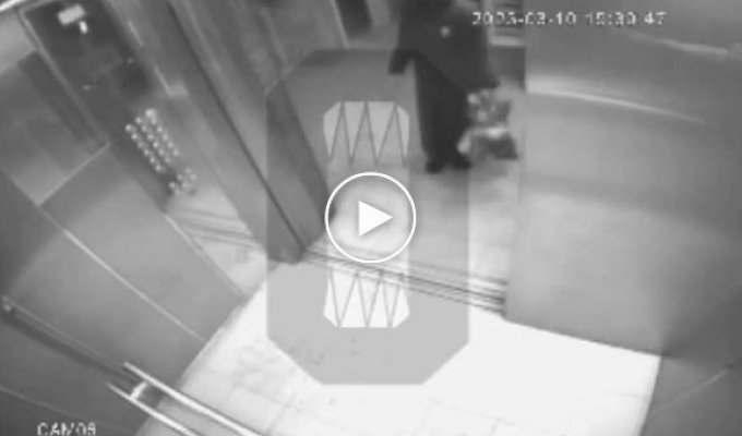 Бдительная женщина чудом избежала аварии в лифте