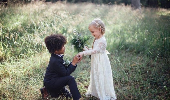 Мамы-фотографы устроили своим маленьким детям свадебную фотосессию (13 фото)