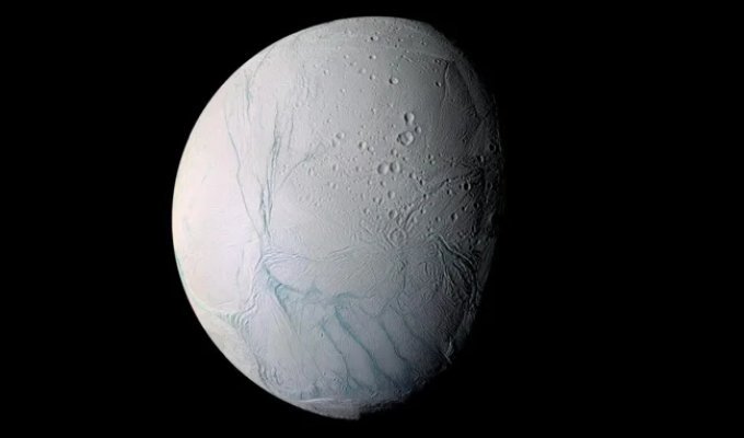 Enceladus: a world where the absence of life would be more surprising than its existence (2 photos)
