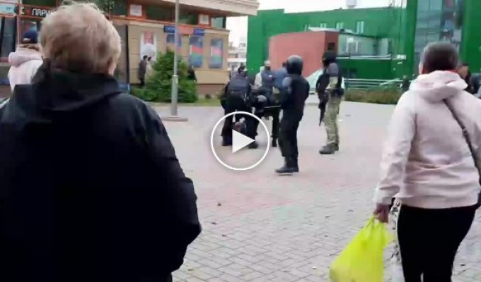 В Гродно протестующие отстояли своего соратника