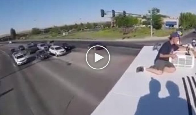 Spectacular jump from a moving truck