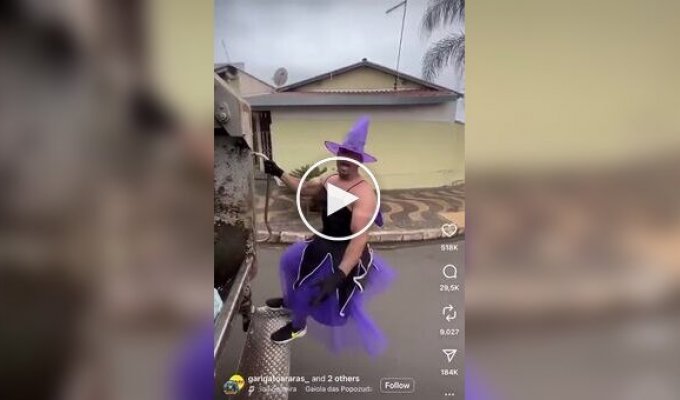 Бразильский мусорщик на Хэллоуин вышел на улицу в костюме ведьмы