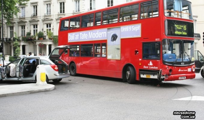 Первый выезд в Лондоне с правым рулем (5 фото)