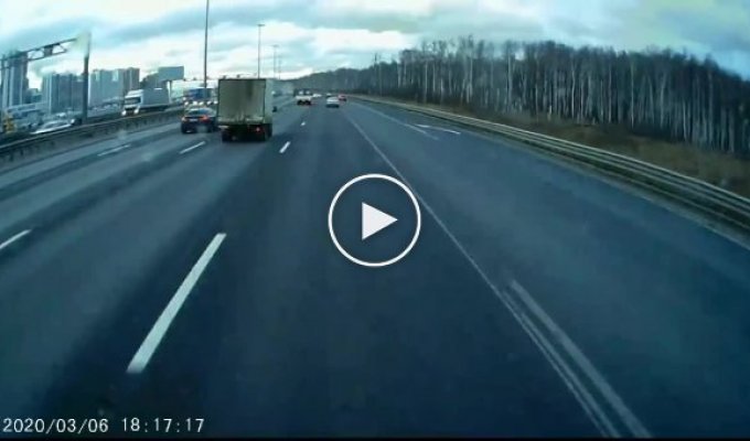 Срежиссированная авария попала на видео в Санкт-Петербурге