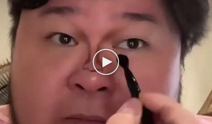 A prankster amused people by drawing a tiny face on his own face