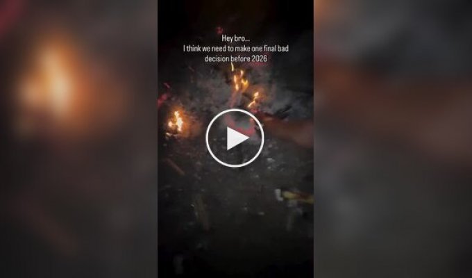 Диваки кинули коробку з фейєрверками в багаття