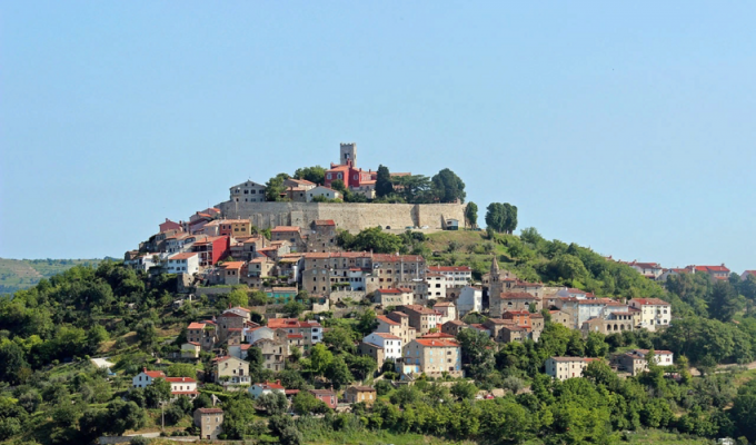 Мотовун - удивительный город на холме в Хорватии (8 фото)