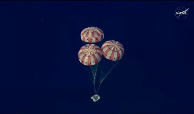 Корабель "Оріон" з астронавтами місячної місії "Артеміда-2" повернувся на Землю, повідомляє NASA (6 фото + 2 відео)