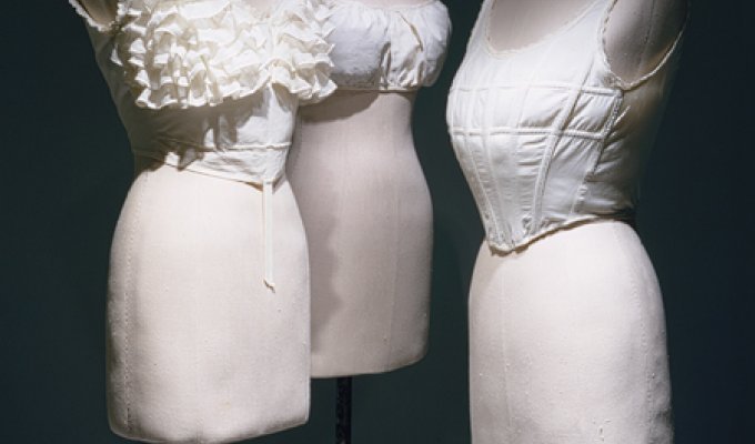 Как женщины увеличивали грудь 100 лет назад? (33 фото)