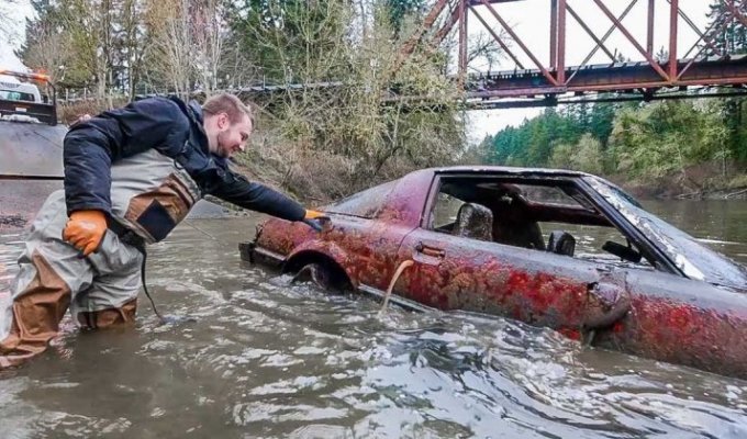 Сокровища на дне реки: в штате Орегон команда дайверов нашла кладбище утопленных автомобилей (3 фото + 1 видео)