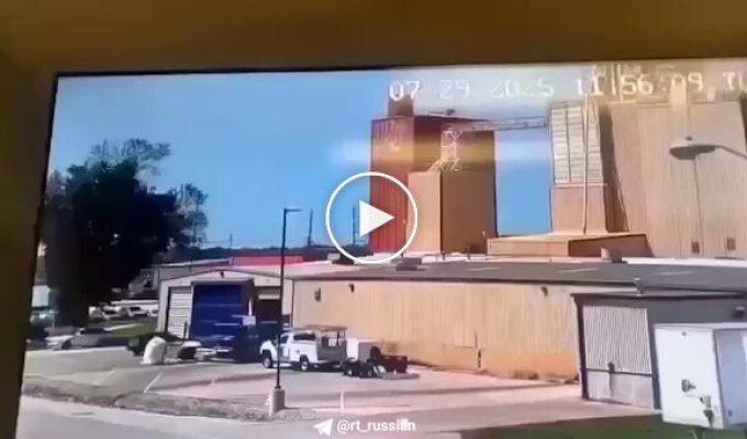 Мощный взрыв на заводе в США
