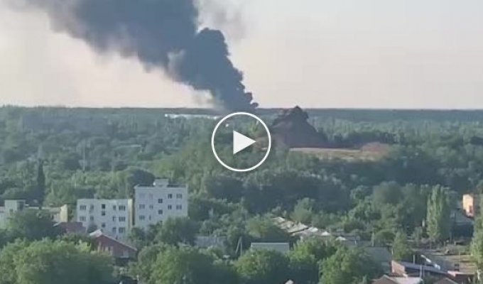 Каким-то странным образом в Донецке загорелась нефтебаза россиян