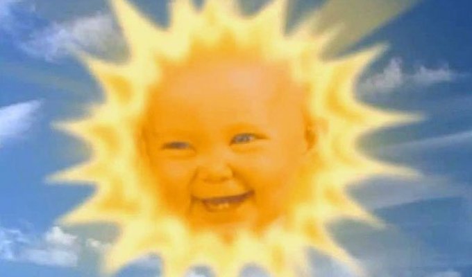 Как сейчас выглядит ребёнок, чьё лицо было солнцем в «Телепузиках»? (3 фото)