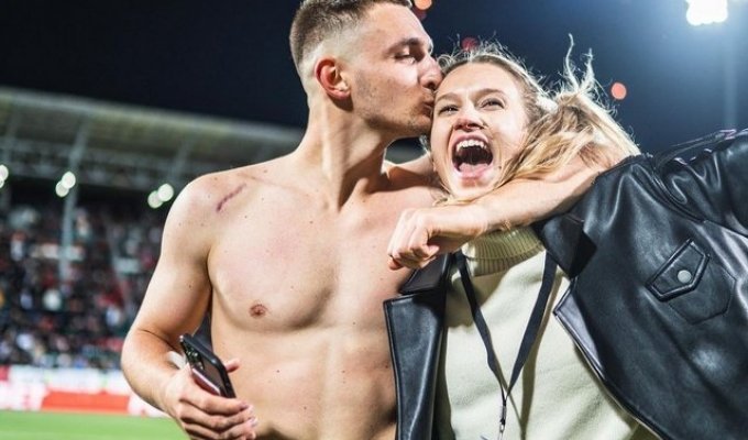 Михаил Литвин сделал предложение своей девушке Юлии Бичан на футбольном поле (17 фото + видео)