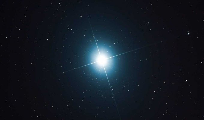 Самая яркая звезда в ночном небе (3 фото)