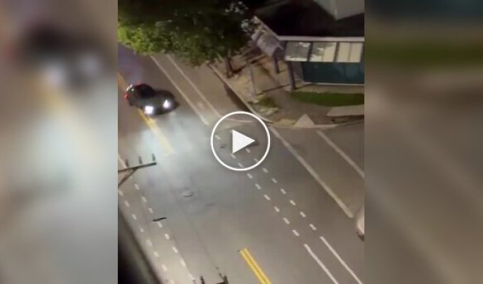 В Майами угонщик Ferrari устроил аварию с взрывом и отключением электричества