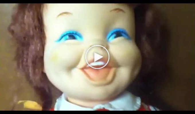 Очень странный смех детской куклы