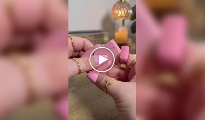 A Bluetooth ring for doom scrolling was unveiled in China