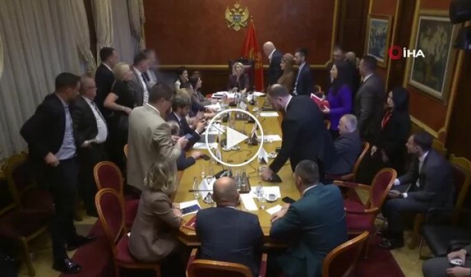 Заседание комитета парламента Черногории прервала дымовая шашка